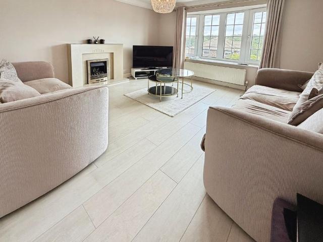 5 bed house for sale