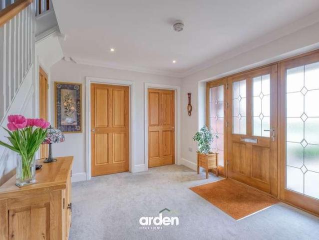 5 bed house for sale