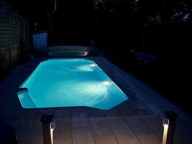 5 bed house for sale