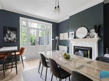 5 bed house for sale