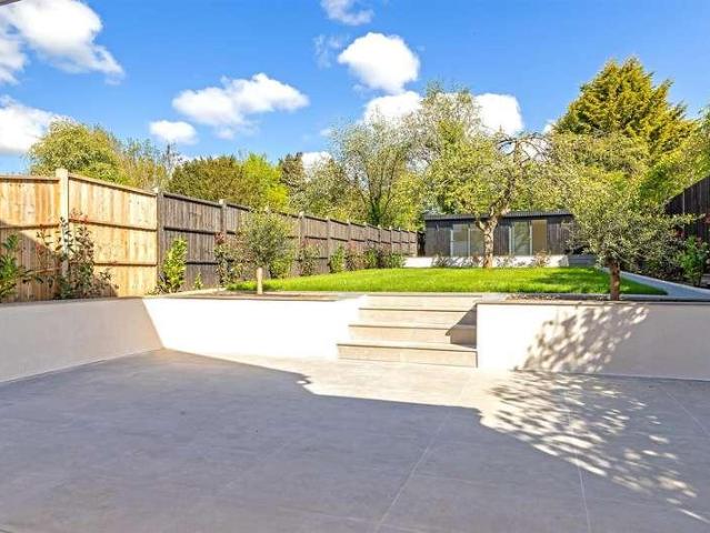 5 bed house for sale