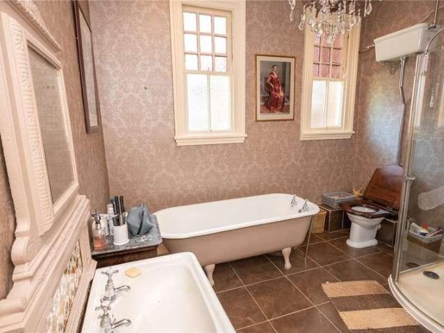 5 bed house for sale
