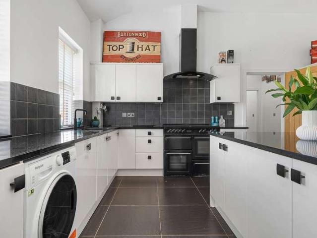 5 bed house for sale