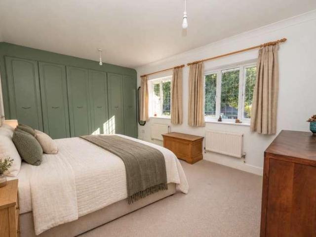 5 bed house for sale