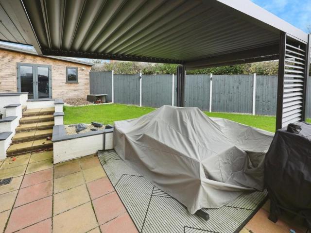 5 bed house for sale