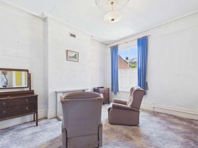 5 bed house for sale