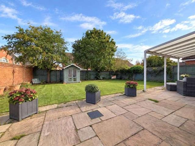 5 bed house for sale