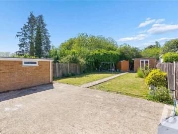 5 bed house for sale