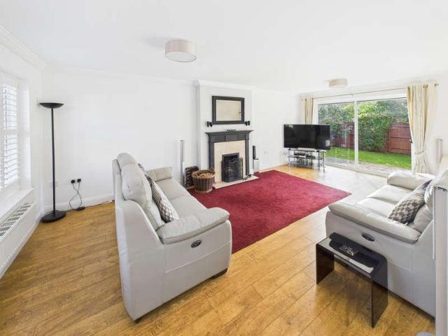 5 bed house for sale