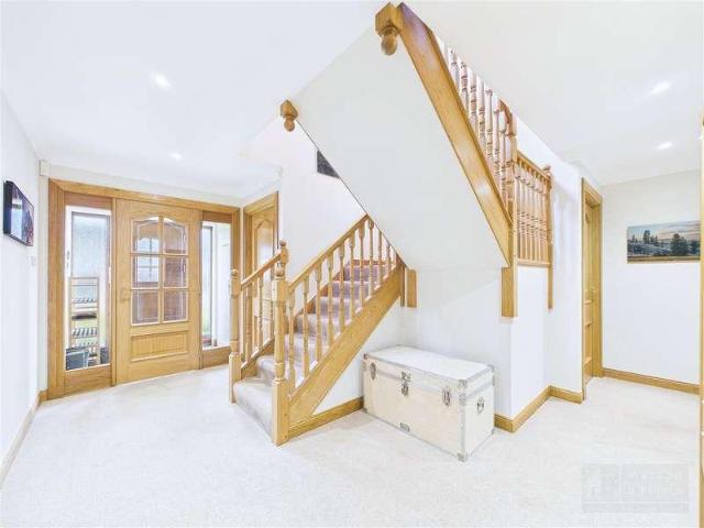 5 bed house for sale