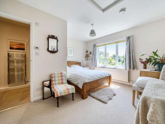 5 bed house for sale