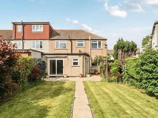5 bed house for sale