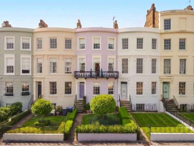 5 bed house for sale