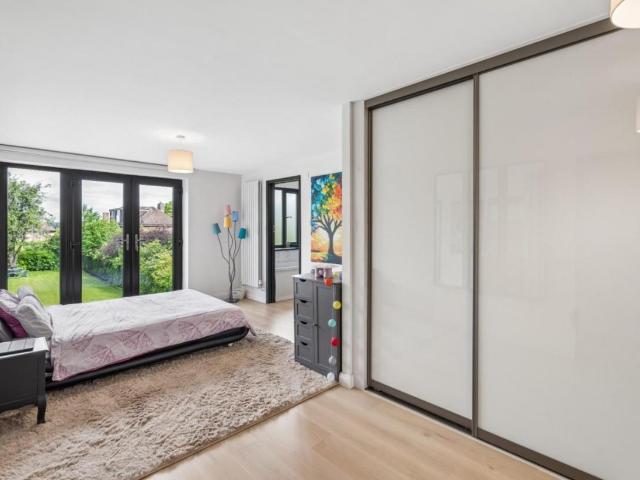 5 bed house for sale