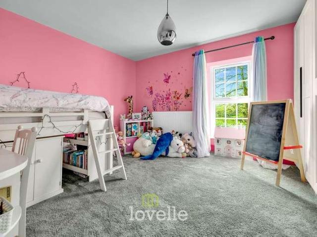 5 bed house for sale