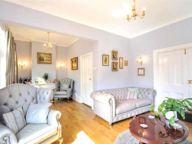 5 bed house for sale