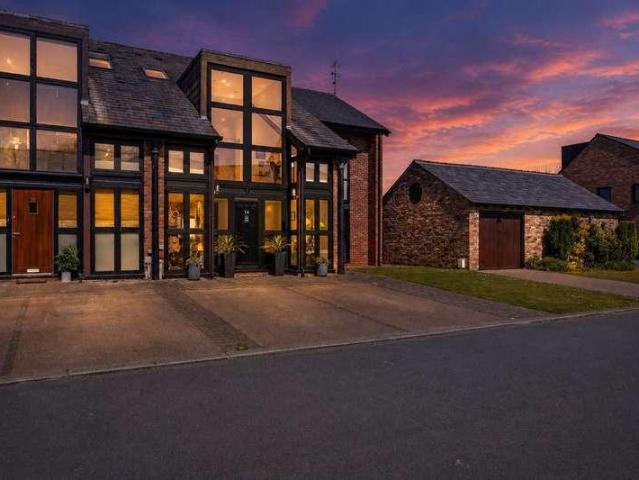 5 bed house for sale