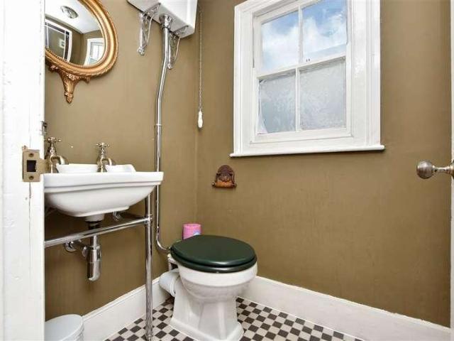5 bed house for sale