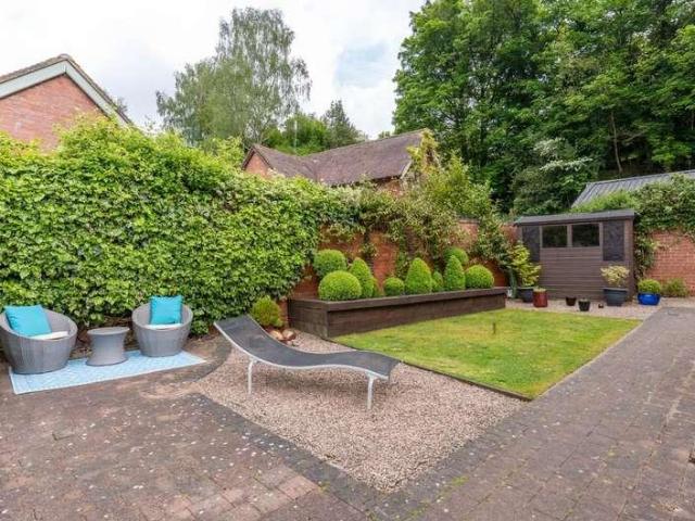 5 bed house for sale