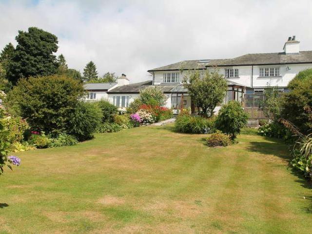 5 bed house for sale