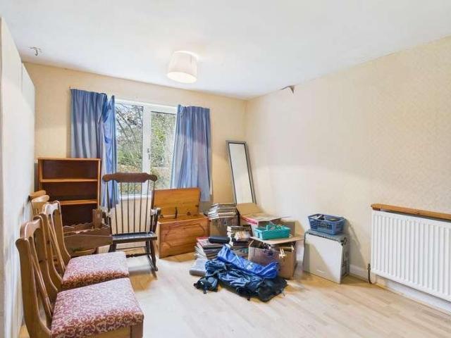 5 bed house for sale