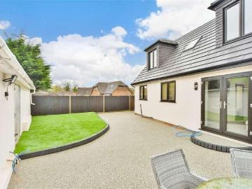 5 bed house for sale