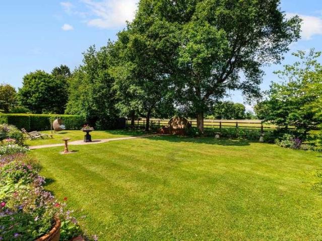 5 bed house for sale