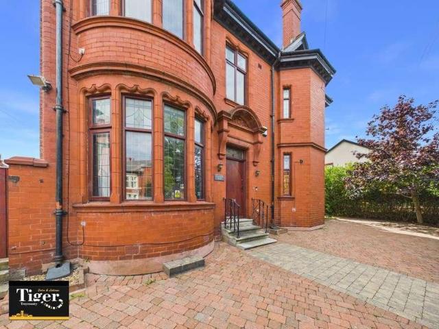 5 bed house for sale