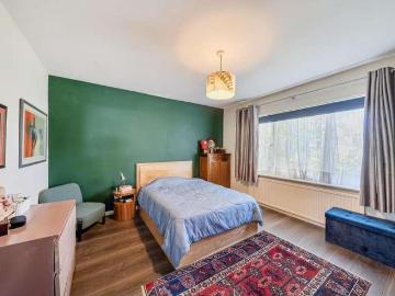 5 bed house for sale