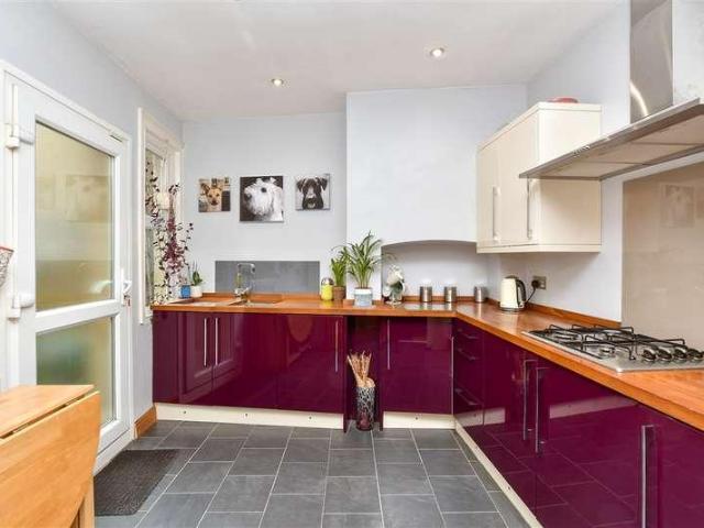 5 bed house for sale
