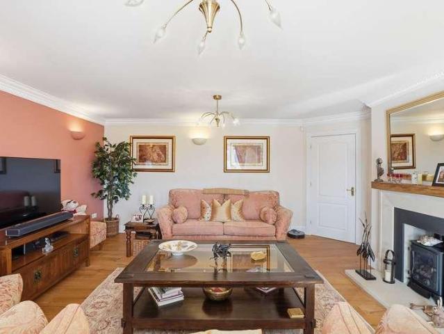 5 bed house for sale