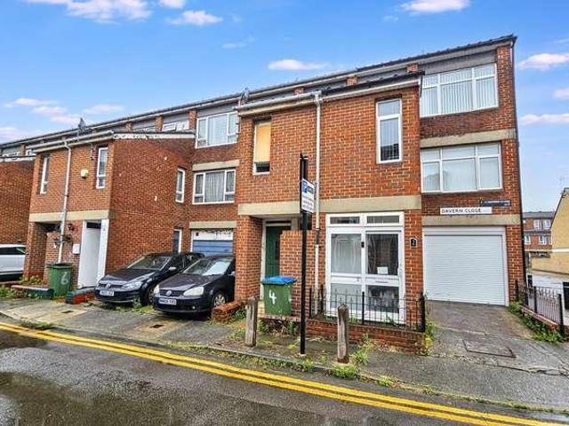 5 bed house for sale