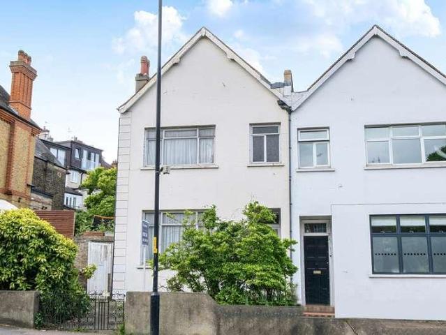 5 bed house for sale