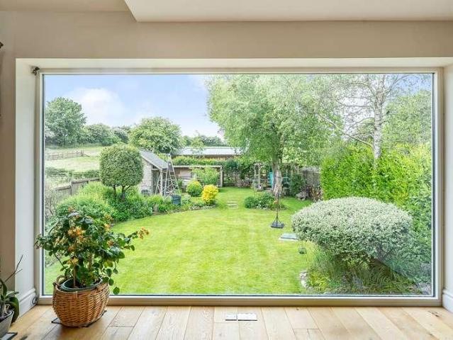 5 bed house for sale
