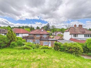 5 bed house for sale