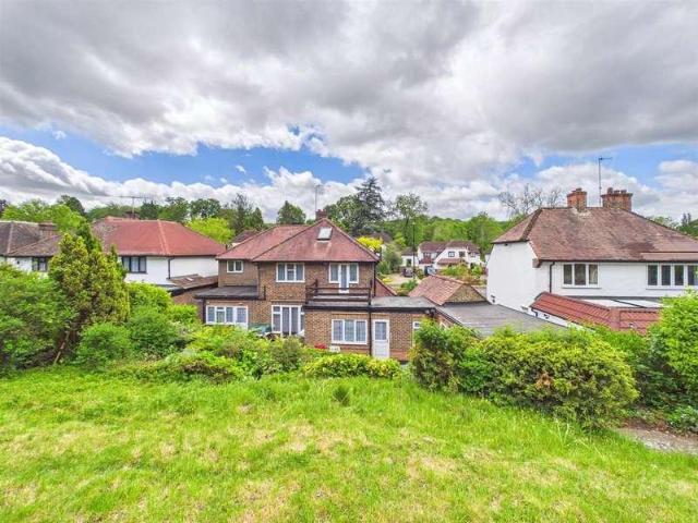 5 bed house for sale
