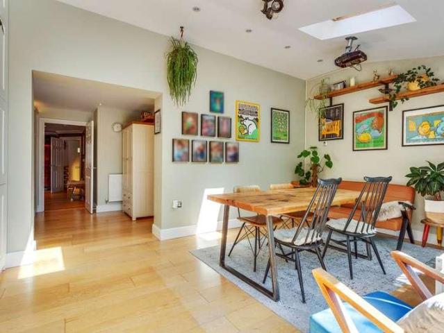 5 bed house for sale