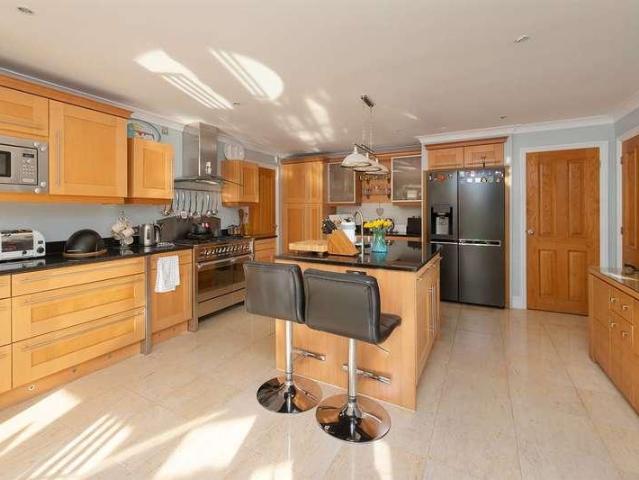 5 bed house for sale