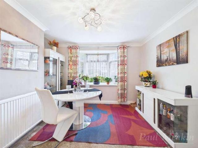 5 bed house for sale