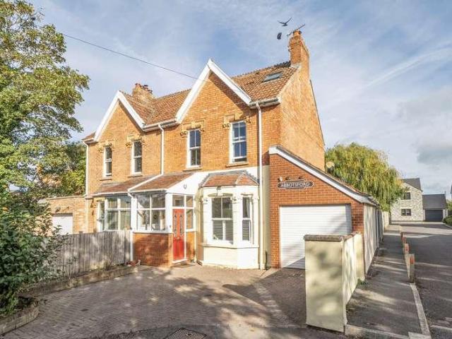 5 bed house for sale