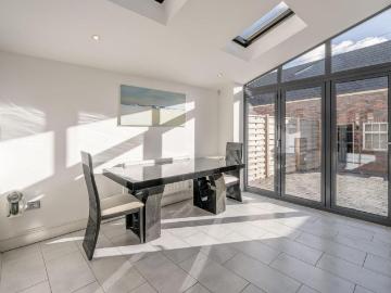 5 bed house for sale