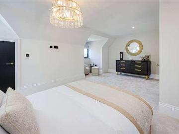 5 bed house for sale