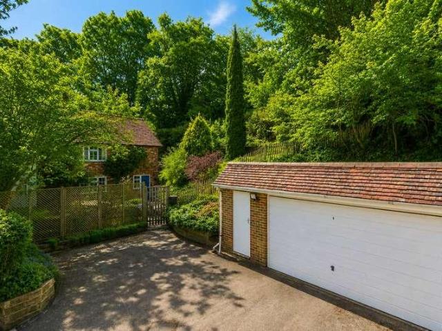 5 bed house for sale