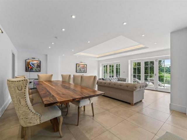 5 bed house for sale