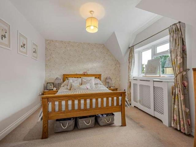 5 bed house for sale