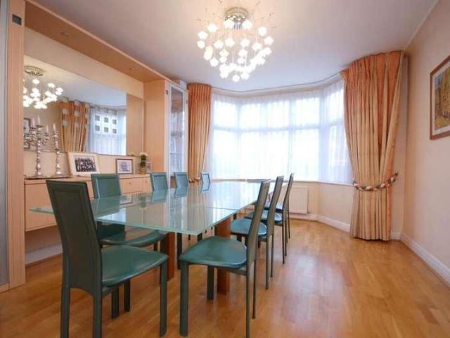 5 bed house for sale