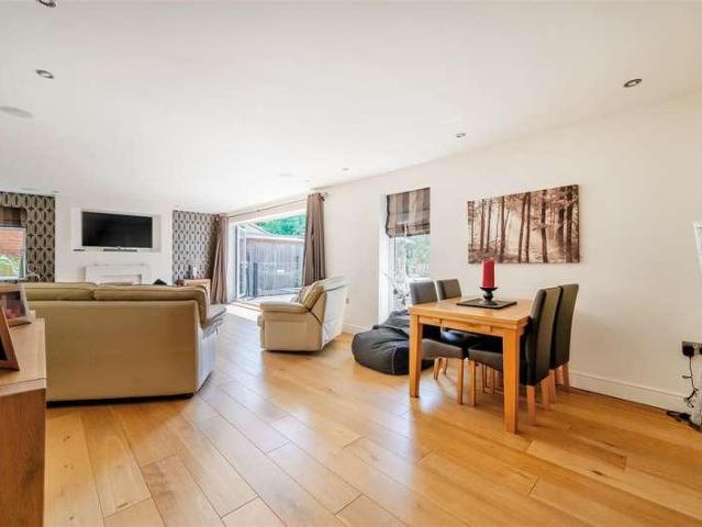 5 bed house for sale