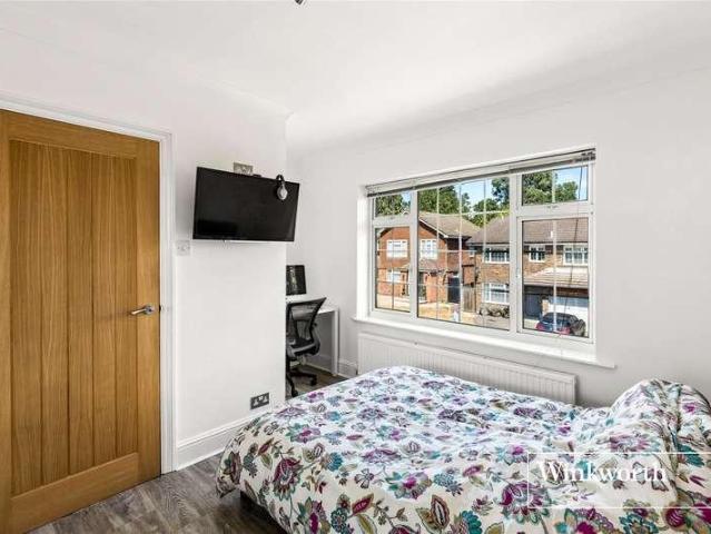 5 bed house for sale