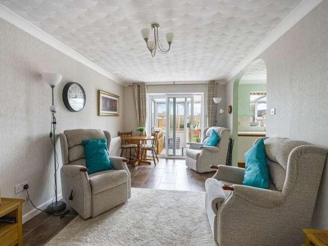 5 bed house for sale