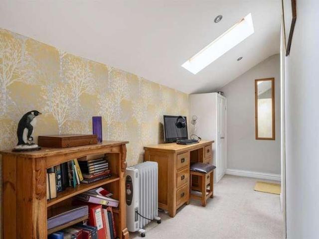 5 bed house for sale